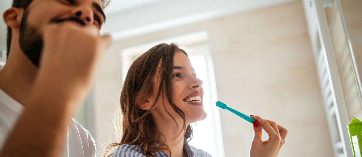 Placa bacteriana: o que é e o que ela causa nos dentes?